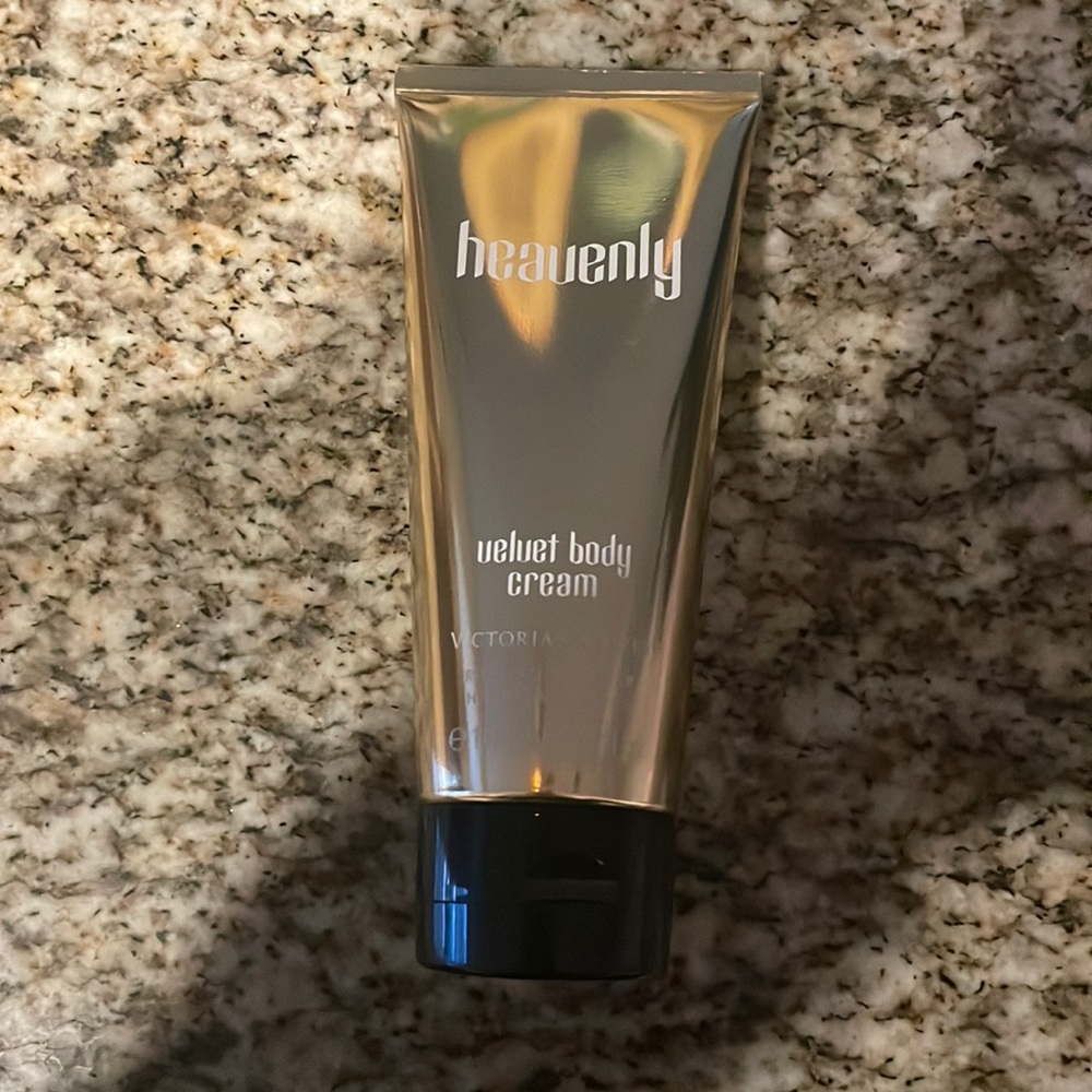 Victoria’s Secret Heavenly Velvet Body Cream. 3.4 Oz.